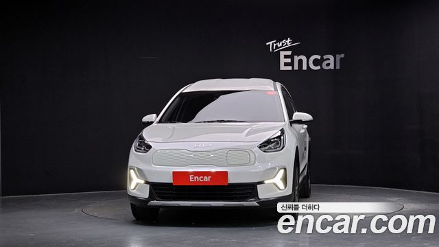 Kia Niro Plus Air 2023 — фото 3
