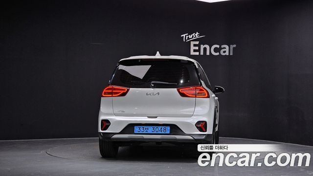 Kia Niro Plus Air 2023 — фото 4