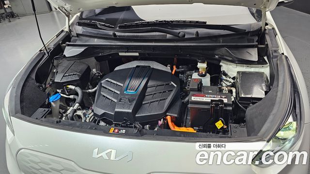 Kia Niro Plus Air 2023 — фото 6