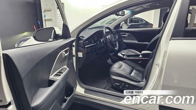 Kia Niro Plus Air 2023 — фото 10
