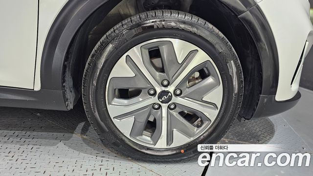 Kia Niro Plus Air 2023 — фото 21