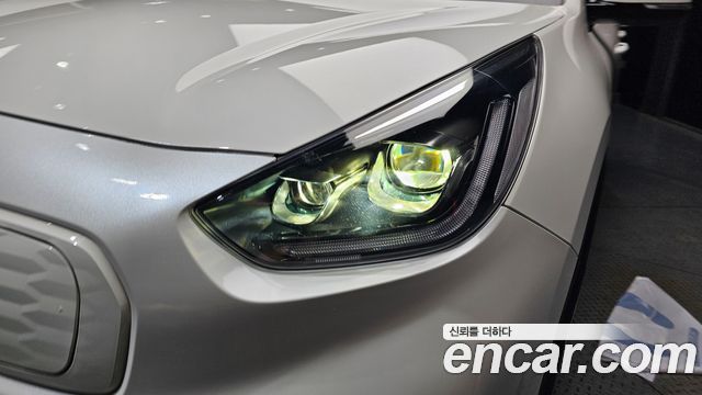Kia Niro Plus Air 2023 — фото 22