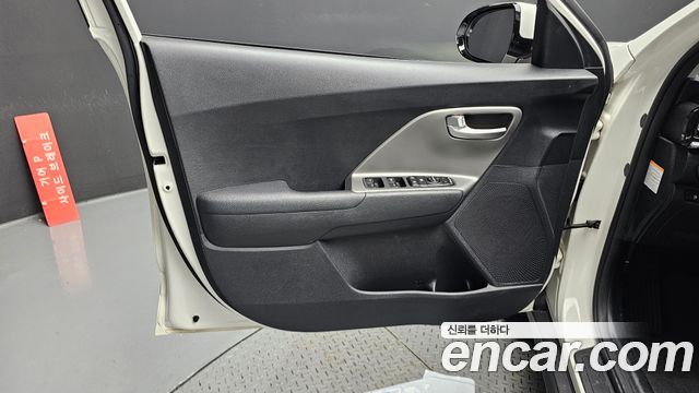 Kia Niro Plus Air 2023 — фото 24