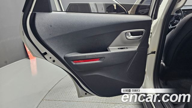 Kia Niro Plus Air 2023 — фото 25