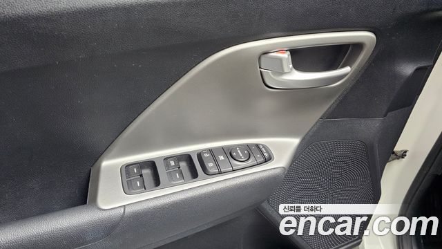 Kia Niro Plus Air 2023 — фото 29