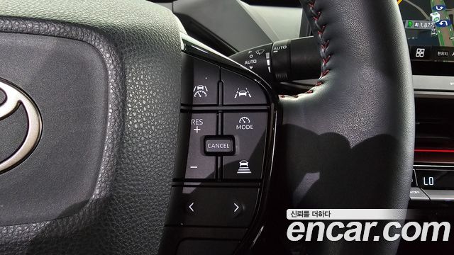 Toyota Prius (V) 2.0 PHEV XSE 2024 — фото 16