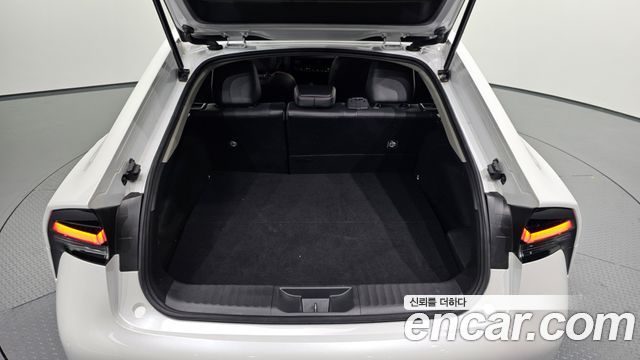 Toyota Prius (V) 2.0 PHEV XSE 2024 — фото 17