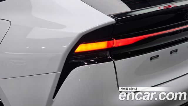 Toyota Prius (V) 2.0 PHEV XSE 2024 — фото 23