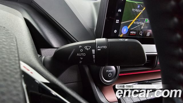 Toyota Prius (V) 2.0 PHEV XSE 2024 — фото 28