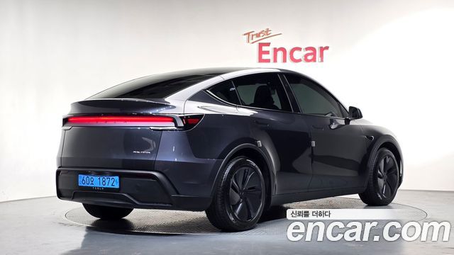 Tesla Model Y Long Range AWD 2025 — фото 2