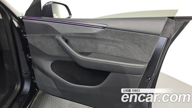 Tesla Model Y Long Range AWD 2025 — фото 24