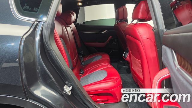Maserati Levante 3.0 AWD GranLusso 2020 — фото 11