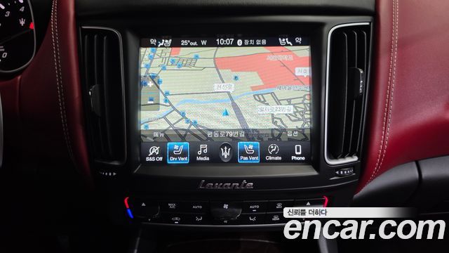 Maserati Levante 3.0 AWD GranLusso 2020 — фото 13