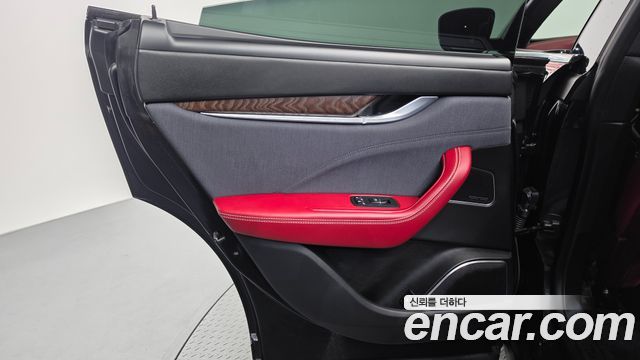 Maserati Levante 3.0 AWD GranLusso 2020 — фото 25