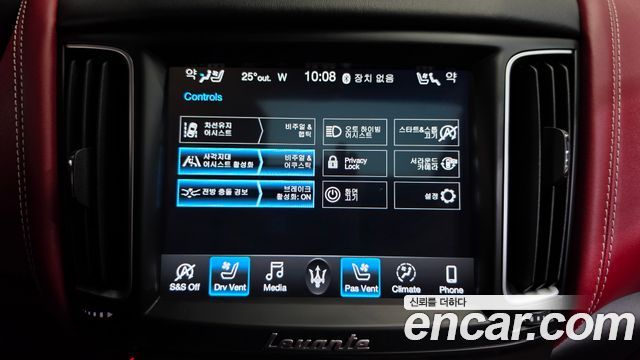 Maserati Levante 3.0 AWD GranLusso 2020 — фото 35