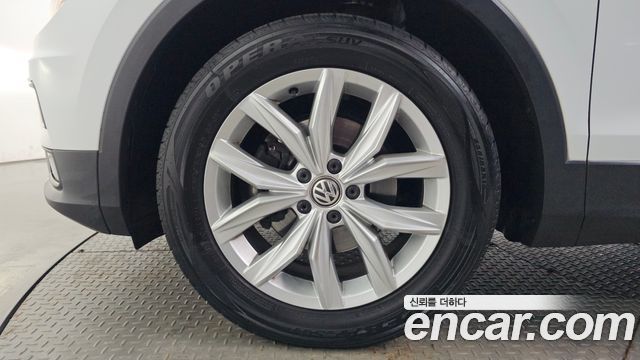 Volkswagen Tiguan (II) 2.0 TDI Premium 2020 — фото 5