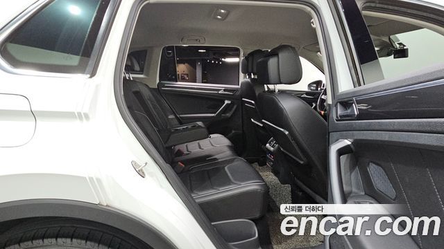 Volkswagen Tiguan (II) 2.0 TDI Premium 2020 — фото 12