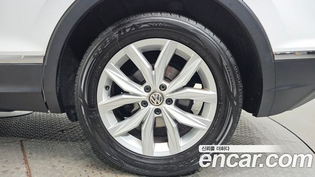 Volkswagen Tiguan (II) 2.0 TDI Premium 2020 — фото 21