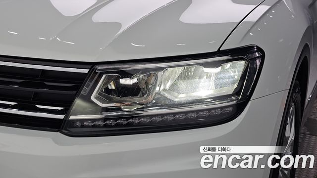 Volkswagen Tiguan (II) 2.0 TDI Premium 2020 — фото 22