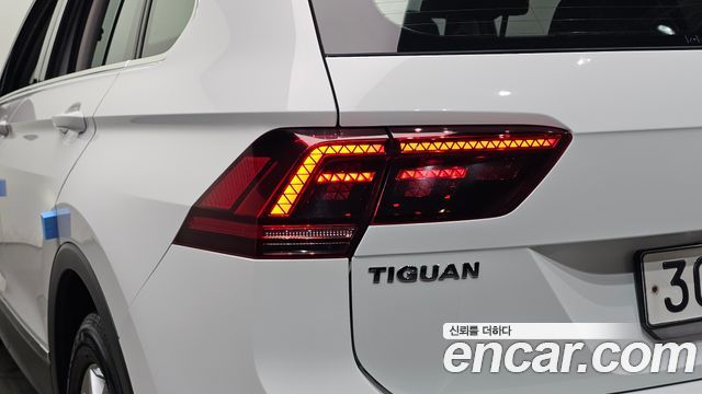 Volkswagen Tiguan (II) 2.0 TDI Premium 2020 — фото 23