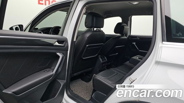 Volkswagen Tiguan (II) 2.0 TDI Premium 2020 — фото 26