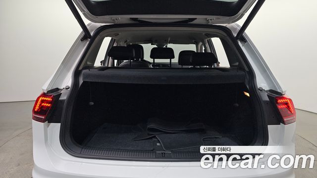 Volkswagen Tiguan (II) 2.0 TDI Premium 2020 — фото 31