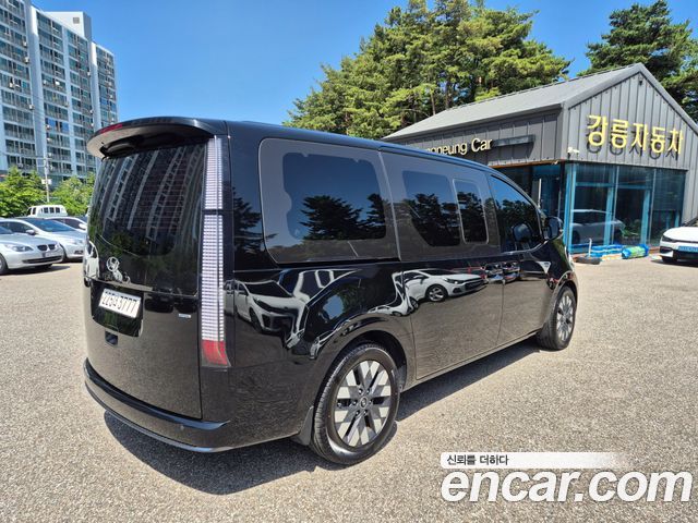 Hyundai Staria 4WD Lounge 7-Seater Inspiration 2023 — фото 2