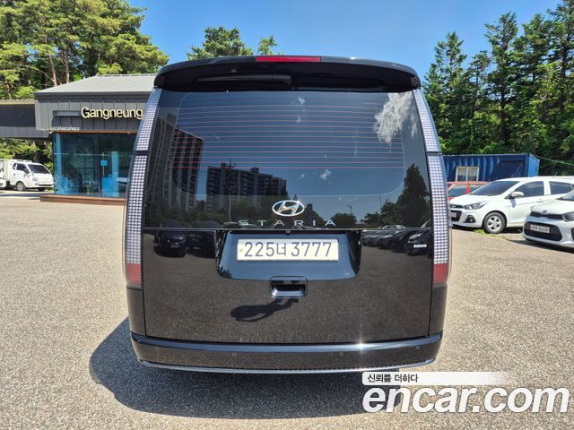 Hyundai Staria 4WD Lounge 7-Seater Inspiration 2023 — фото 4