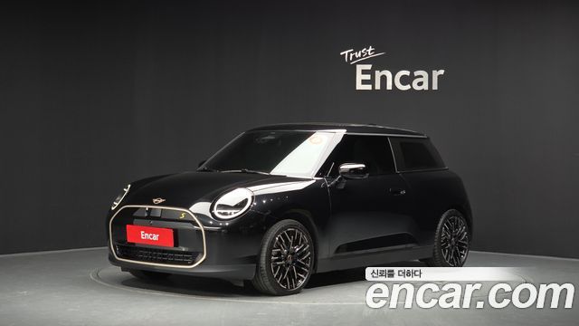 MINI Cooper Electric (IV) SE Favoured 2024 — фото 1