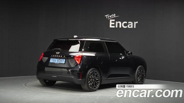 MINI Cooper Electric (IV) SE Favoured 2024 — фото 2