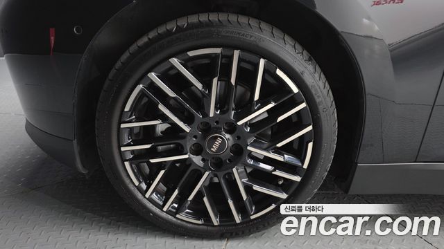 MINI Cooper Electric (IV) SE Favoured 2024 — фото 5
