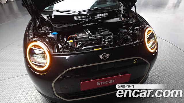 MINI Cooper Electric (IV) SE Favoured 2024 — фото 6