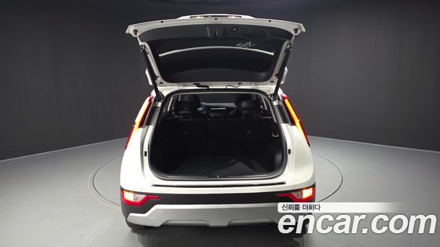 Kia Niro Prestige 2024 — фото 38