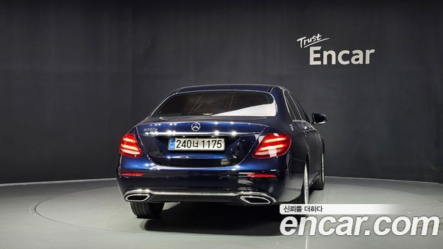 Mercedes-Benz E-Class (W213) E220d Avantgarde 2017 — фото 4