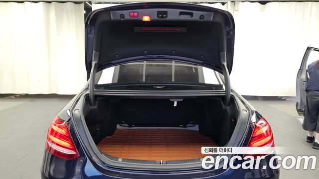 Mercedes-Benz E-Class (W213) E220d Avantgarde 2017 — фото 24