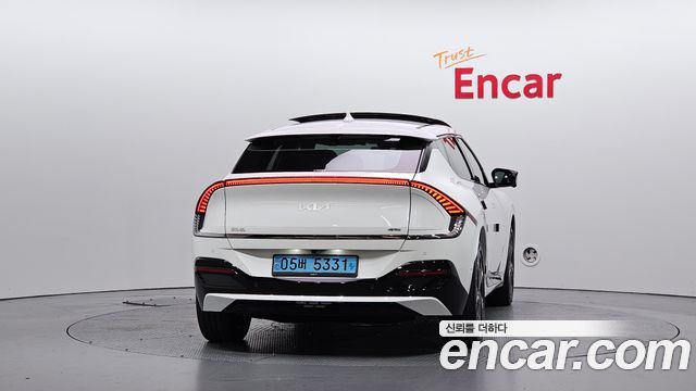 Kia EV6 Long Range 4WD GT Line 2023 — фото 4