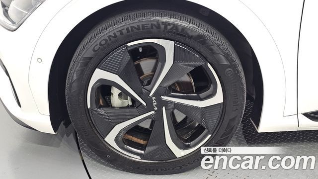 Kia EV6 Long Range 4WD GT Line 2023 — фото 5