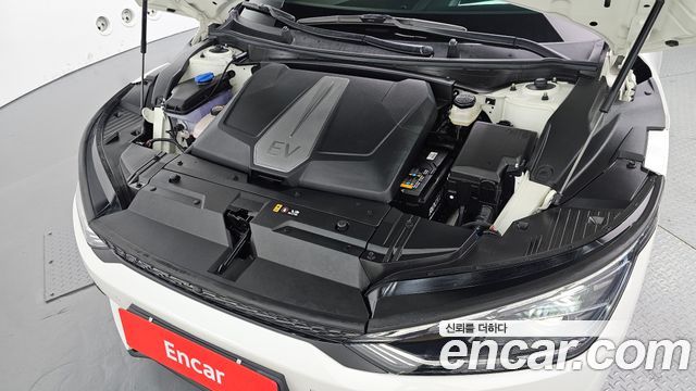 Kia EV6 Long Range 4WD GT Line 2023 — фото 6