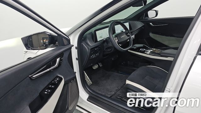 Kia EV6 Long Range 4WD GT Line 2023 — фото 10
