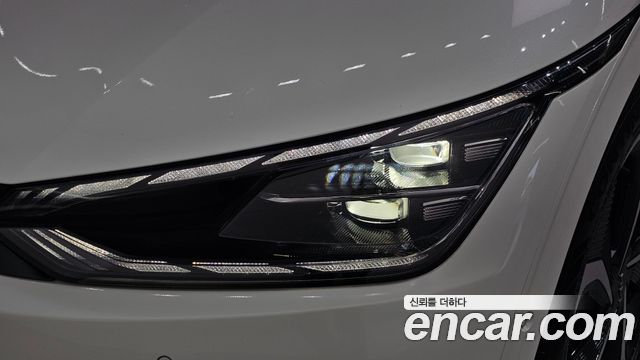 Kia EV6 Long Range 4WD GT Line 2023 — фото 22