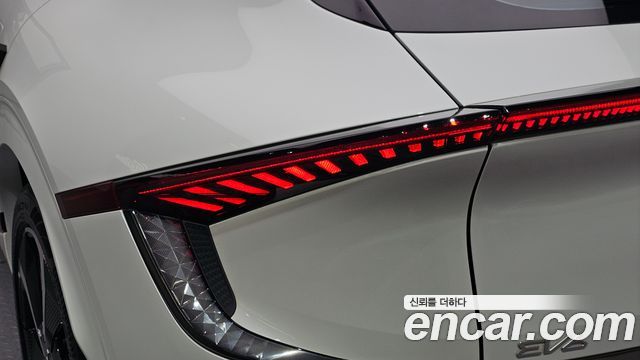 Kia EV6 Long Range 4WD GT Line 2023 — фото 23