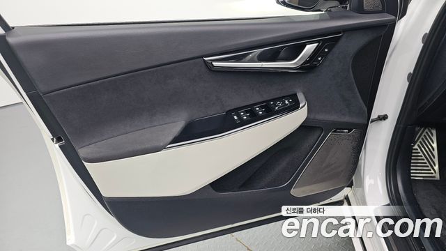 Kia EV6 Long Range 4WD GT Line 2023 — фото 24