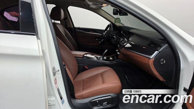 BMW 5 Series (F10) 520d xDrive M Aero Dynamic 2016 — фото 11