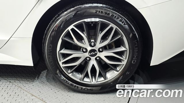 Kia K5 (III) 2.0 Trendy 2023 — фото 21