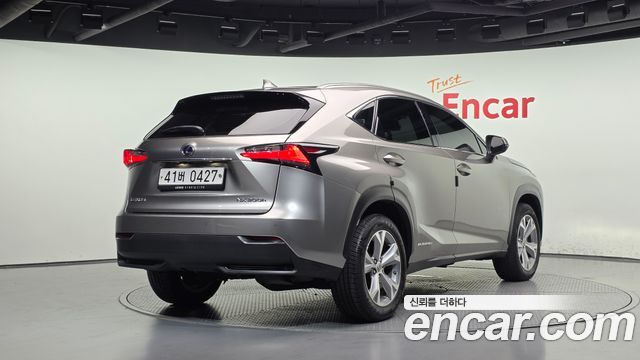 Lexus NX300h Executive 2016 — фото 2