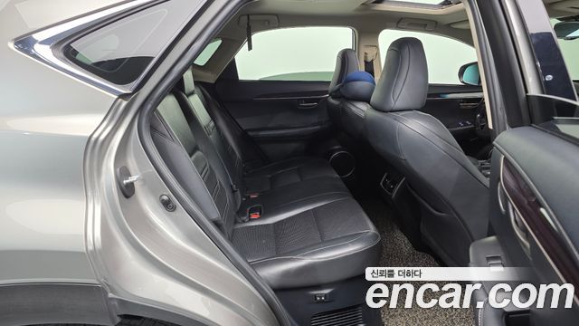 Lexus NX300h Executive 2016 — фото 12