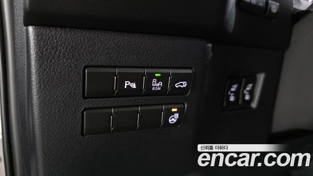 Lexus NX300h Executive 2016 — фото 17