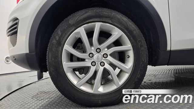 Land Rover Discovery Sport 2.0 TD4 SE 2017 — фото 5