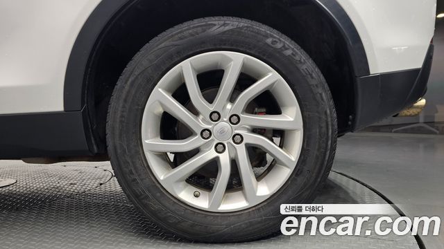 Land Rover Discovery Sport 2.0 TD4 SE 2017 — фото 21