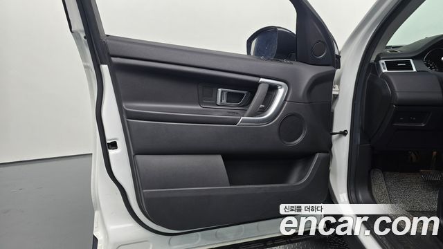 Land Rover Discovery Sport 2.0 TD4 SE 2017 — фото 24